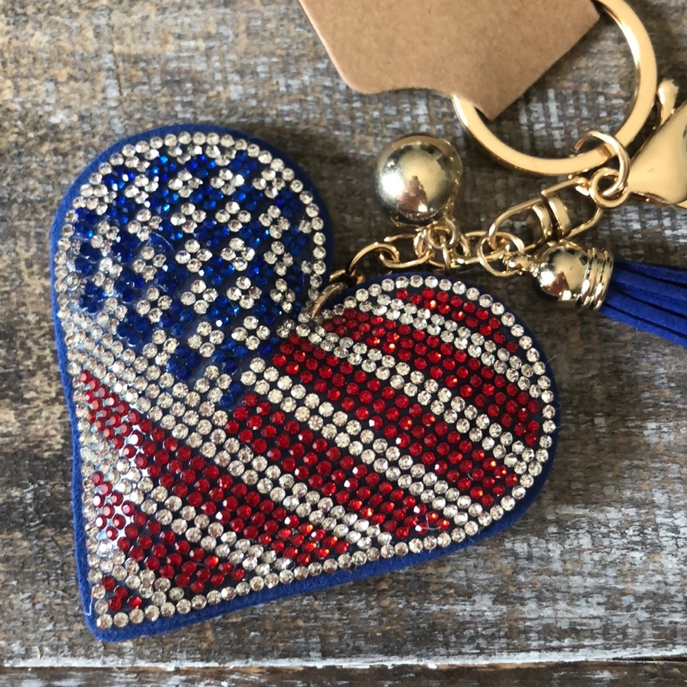 Adorable American Flag 🇺🇸 Heart Keychain 💙